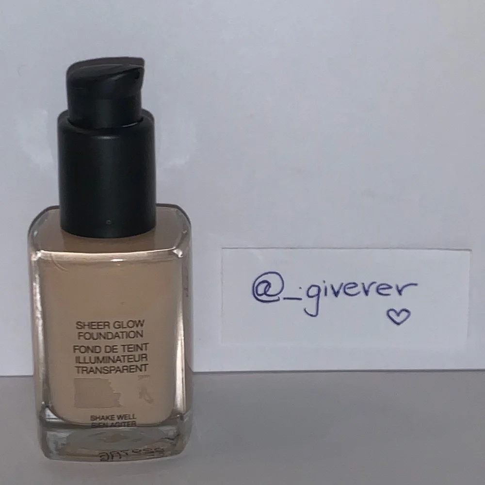 OSLO Light 1 - NWOB Sheer Glow Nars Foundation w Pump